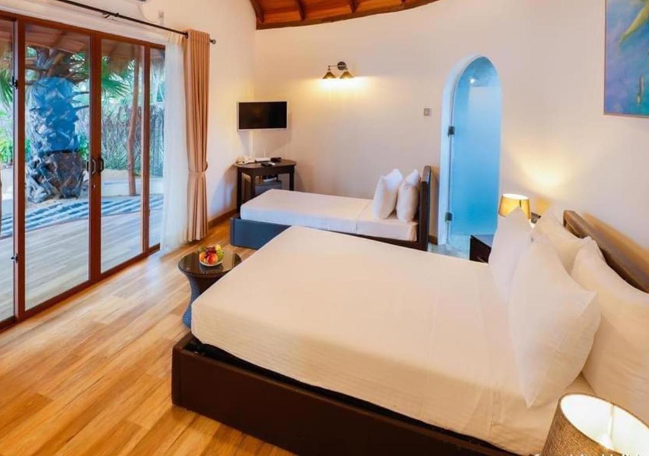 The Blue Lagoon Resort 칼피티야 외부 사진