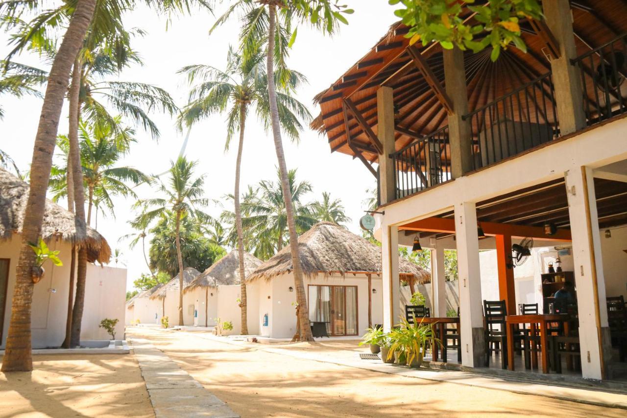 The Blue Lagoon Resort 칼피티야 외부 사진