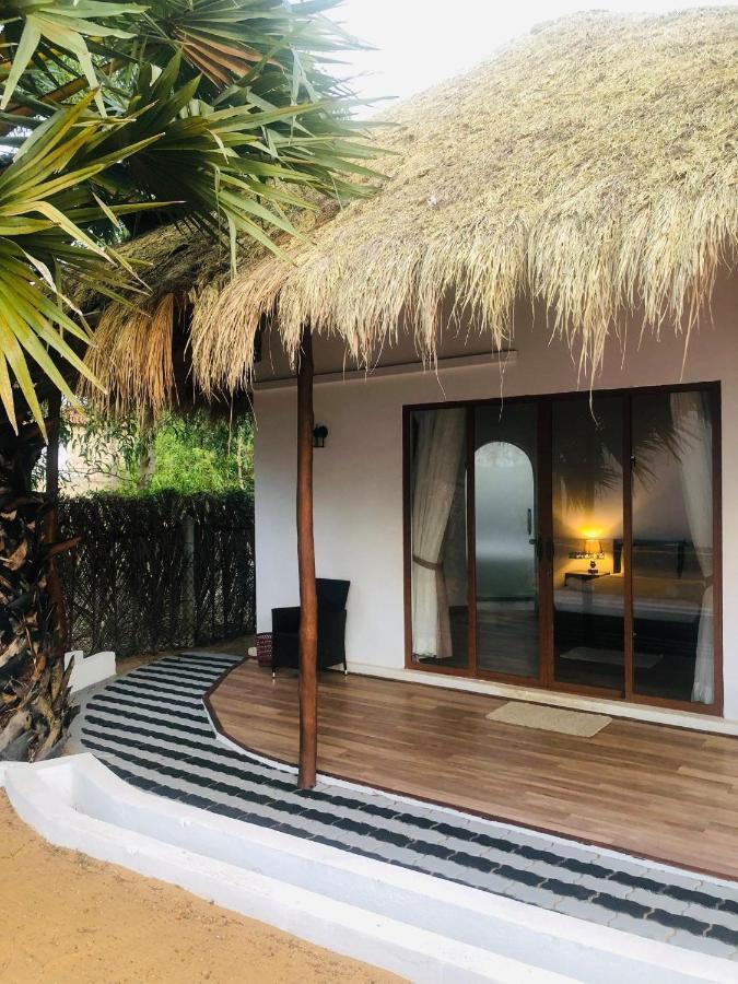 The Blue Lagoon Resort 칼피티야 외부 사진