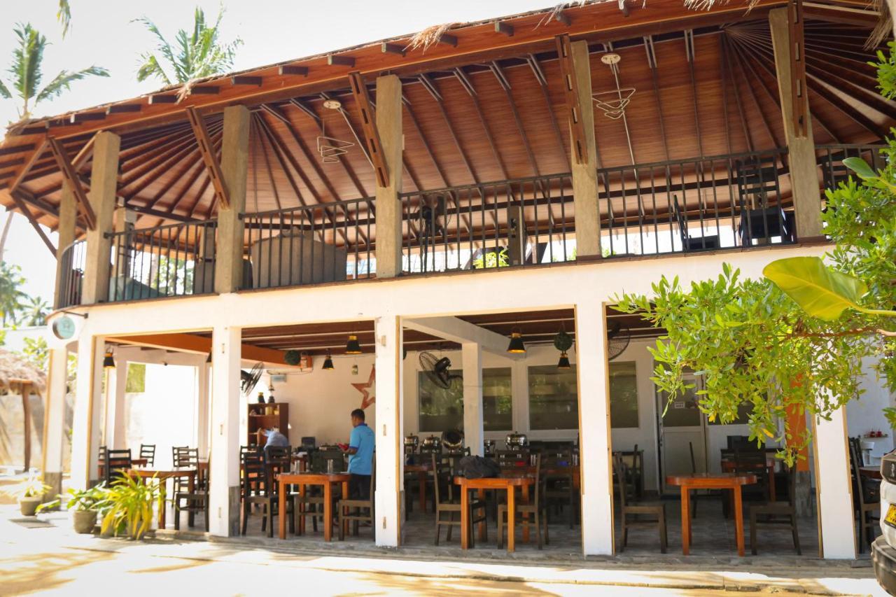 The Blue Lagoon Resort 칼피티야 외부 사진