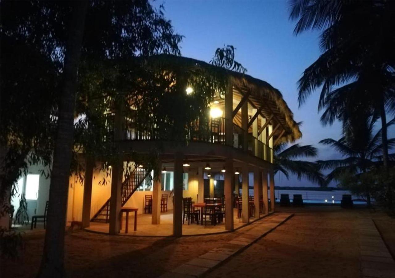 The Blue Lagoon Resort 칼피티야 외부 사진
