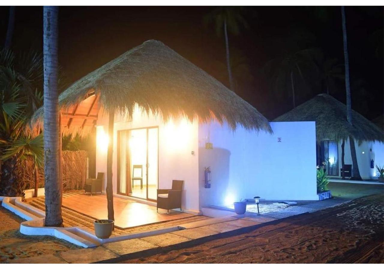 The Blue Lagoon Resort 칼피티야 외부 사진